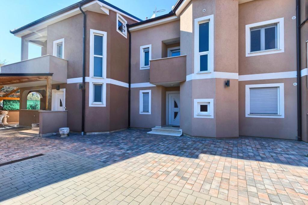 Lovely Fazana Apartments 400M From The Sea Экстерьер фото